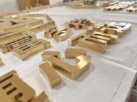 镇康拉丝不锈钢字的特点。